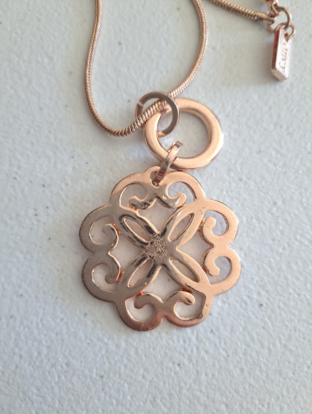 envy Rose Gold Floral Filigree Pendant Necklace